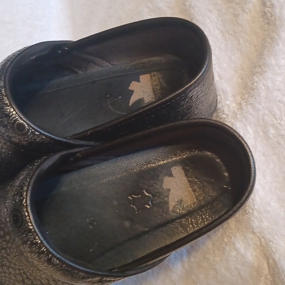 Dansko shoes size 38 black and silver slip on mules slip resistant - Picture 4 of 6